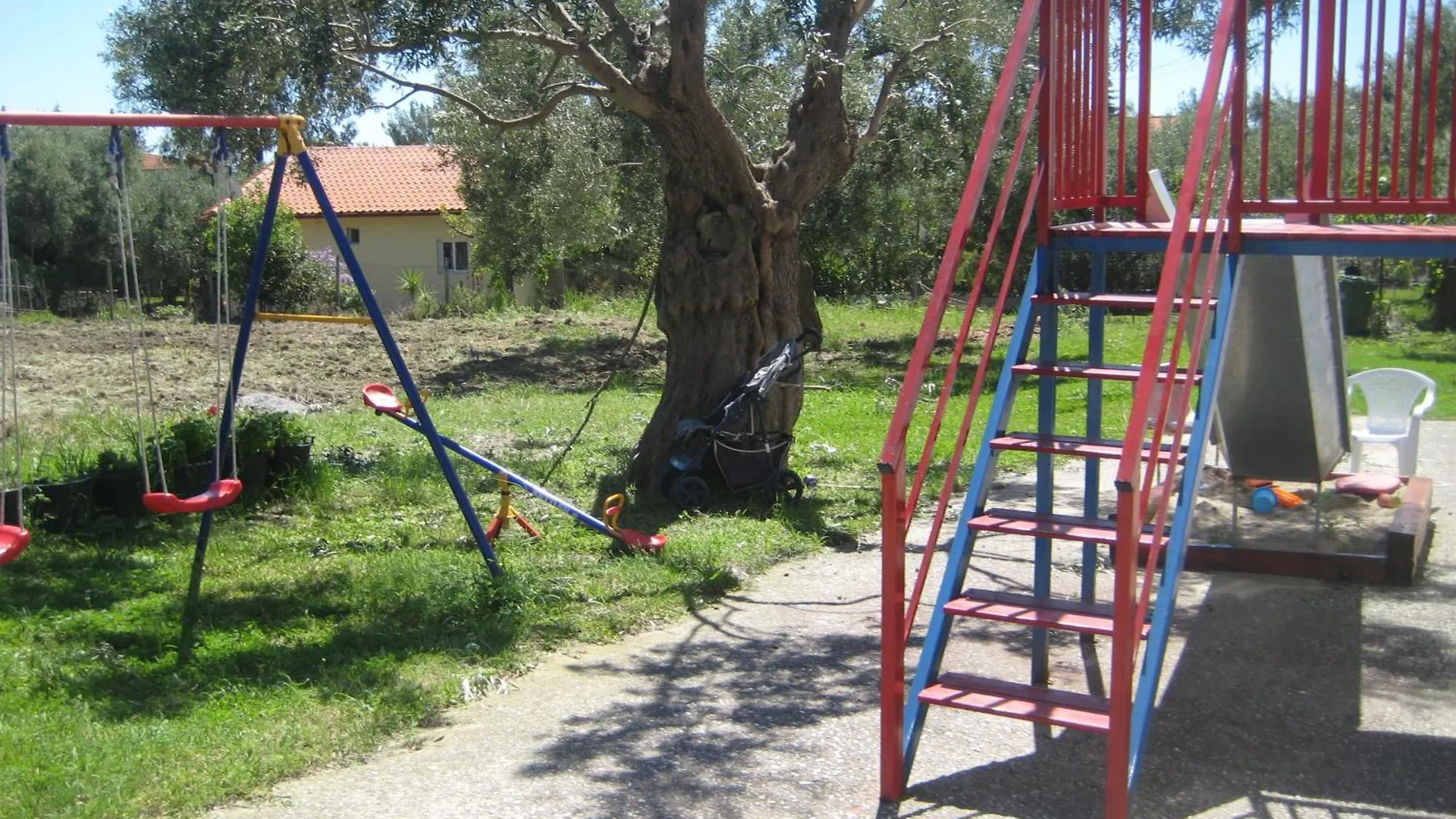 Petradaki Apartments Mola Kalyva