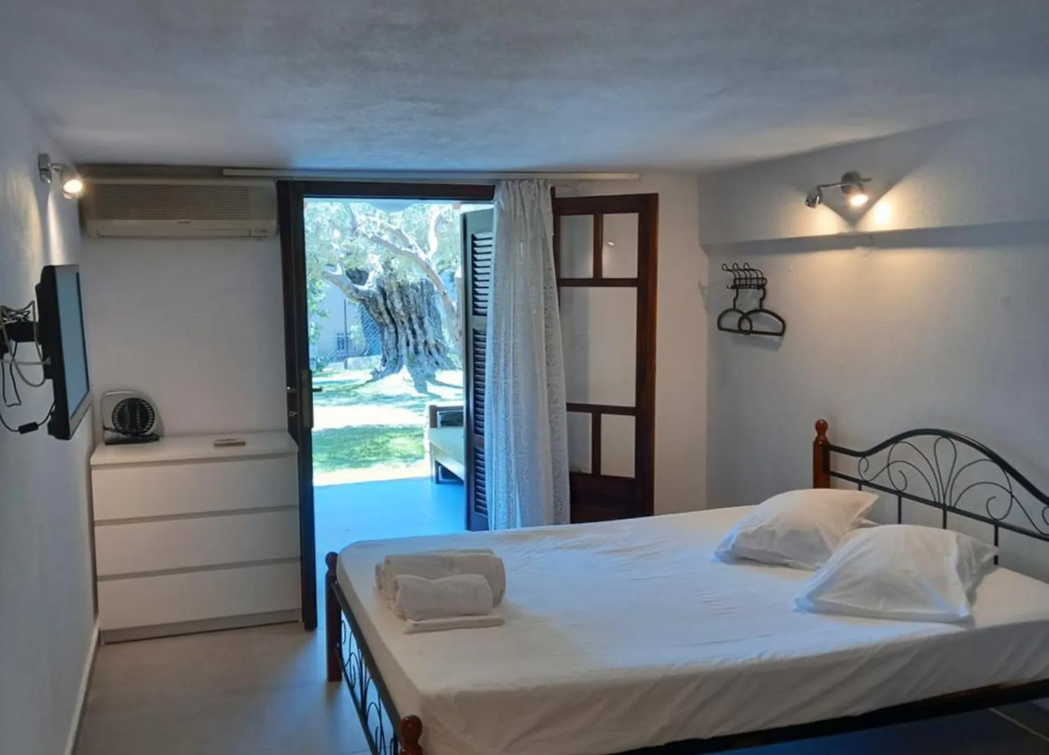 Petradaki Apartments Mola Kalyva