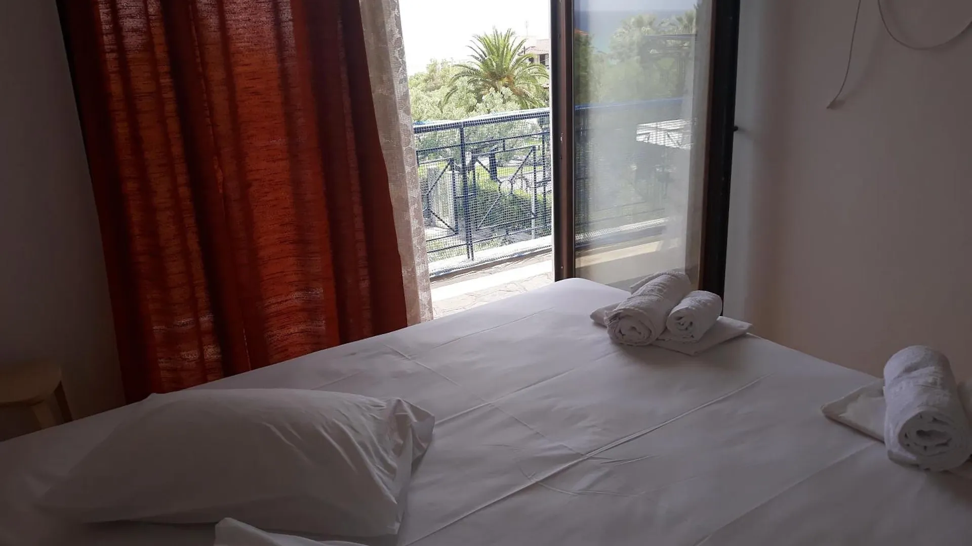 Petradaki Apartments Mola Kalyva 0*,