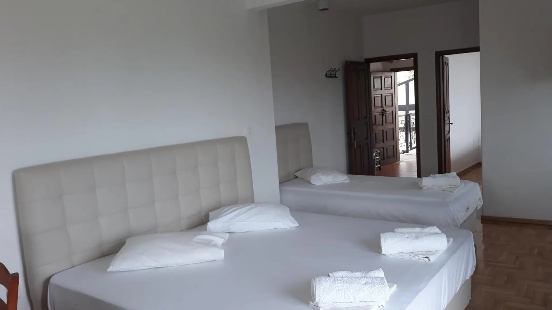 Petradaki Apartments Mola Kalyva 0*,