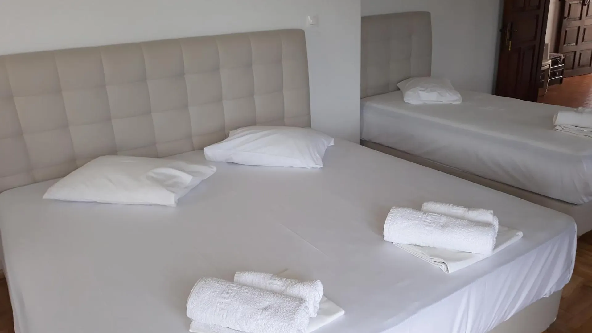 Petradaki Apartments Mola Kalyva