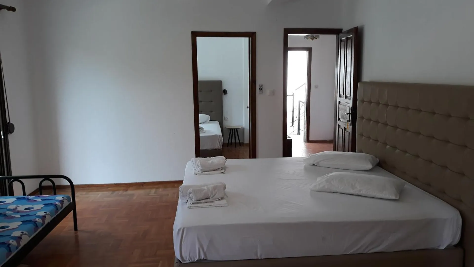 Petradaki Apartments Mola Kalyva