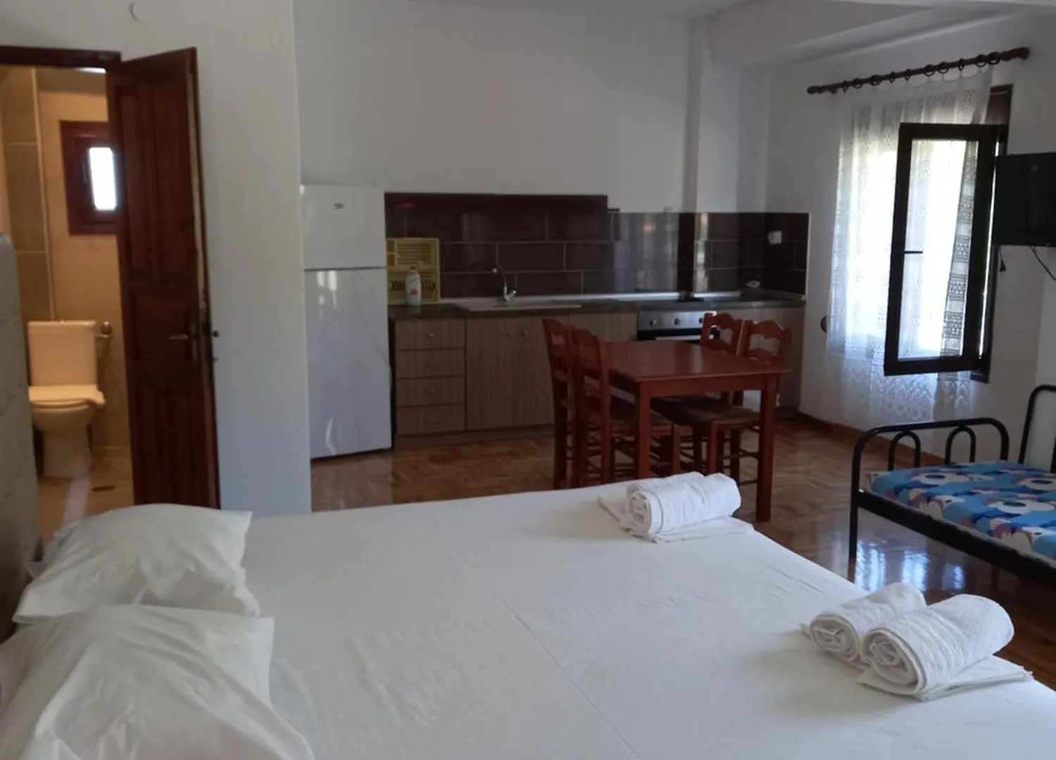 Petradaki Apartments Mola Kalyva 0*,
