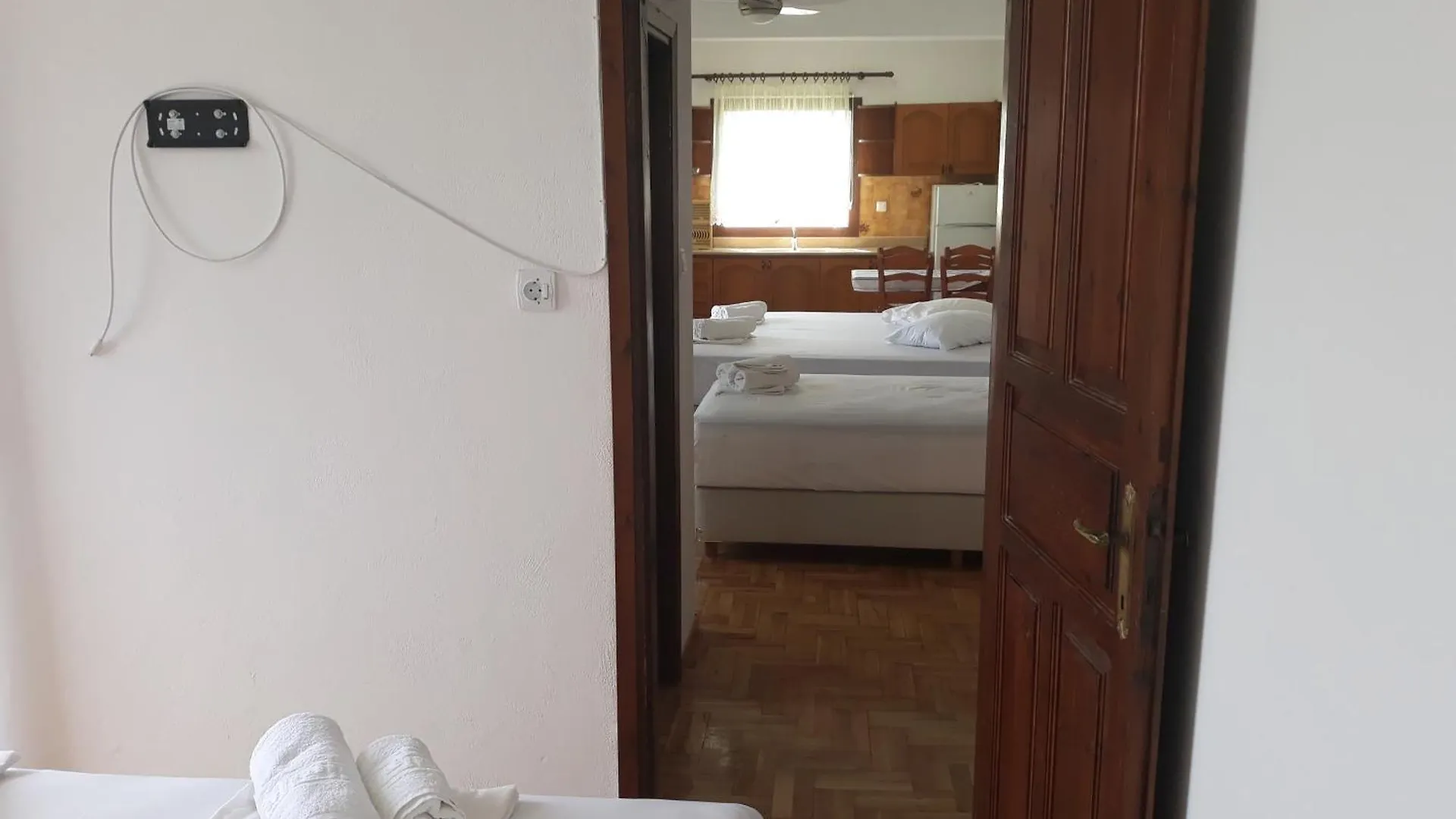 Petradaki Apartments モラ・カリヴァ