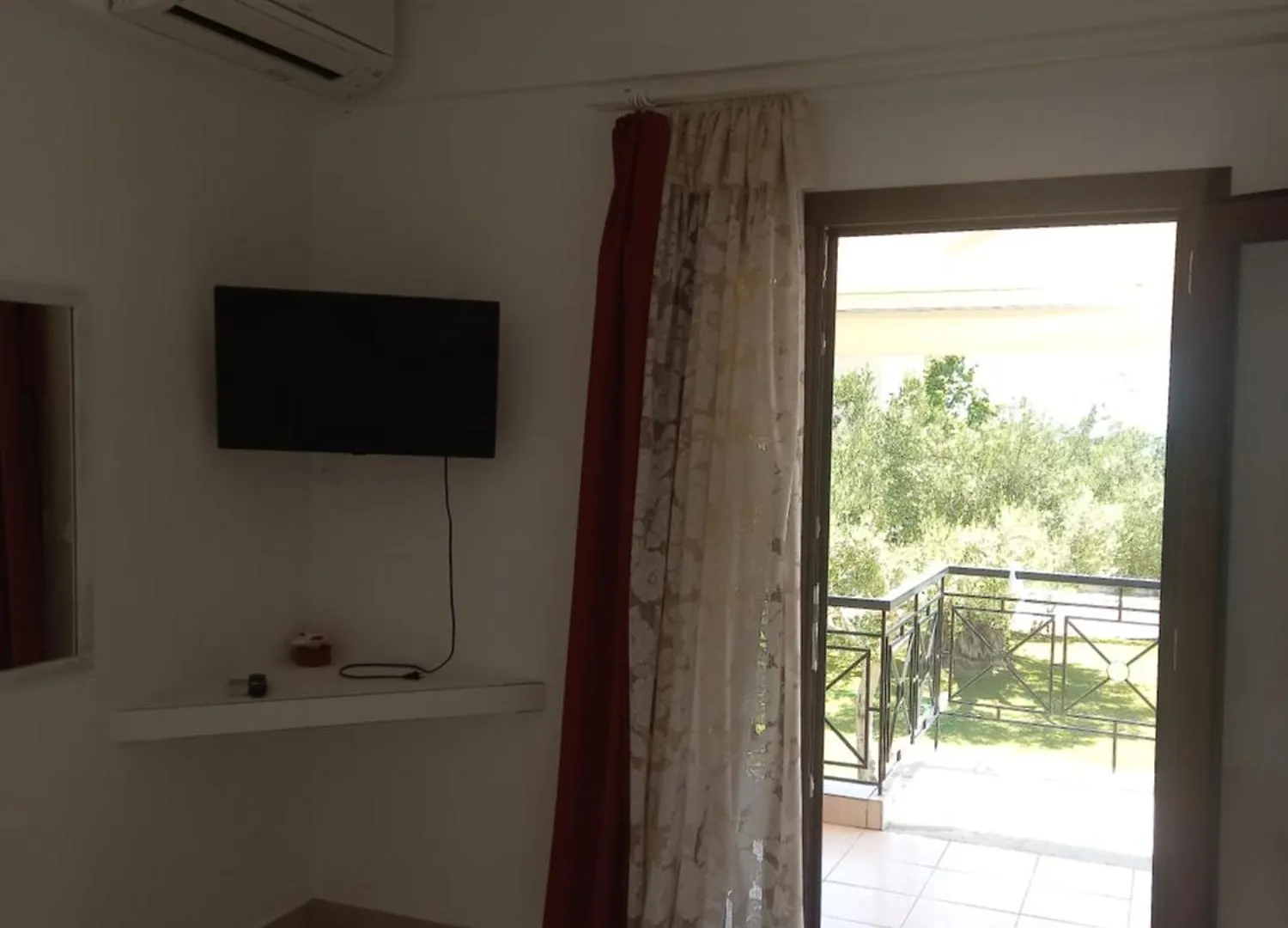 Petradaki Apartments モラ・カリヴァ