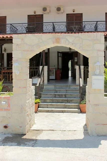 Petradaki Apartments モラ・カリヴァ