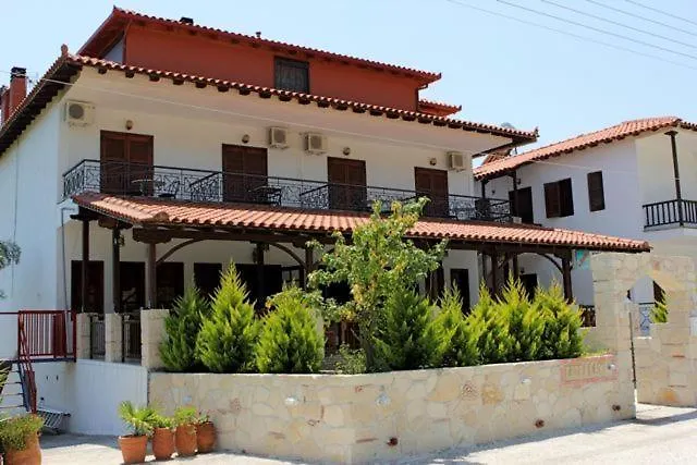 Petradaki Apartments モラ・カリヴァ ギリシャ