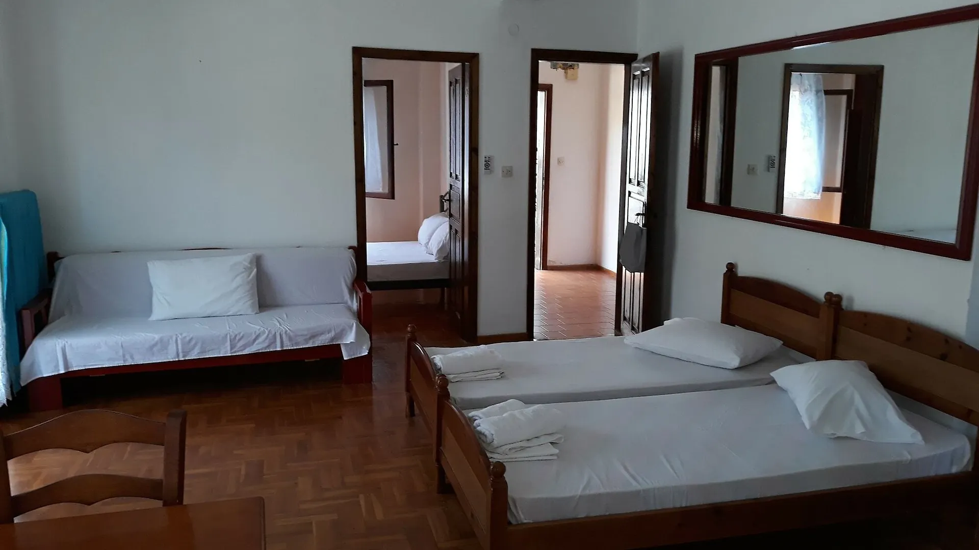Petradaki Apartments モラ・カリヴァ